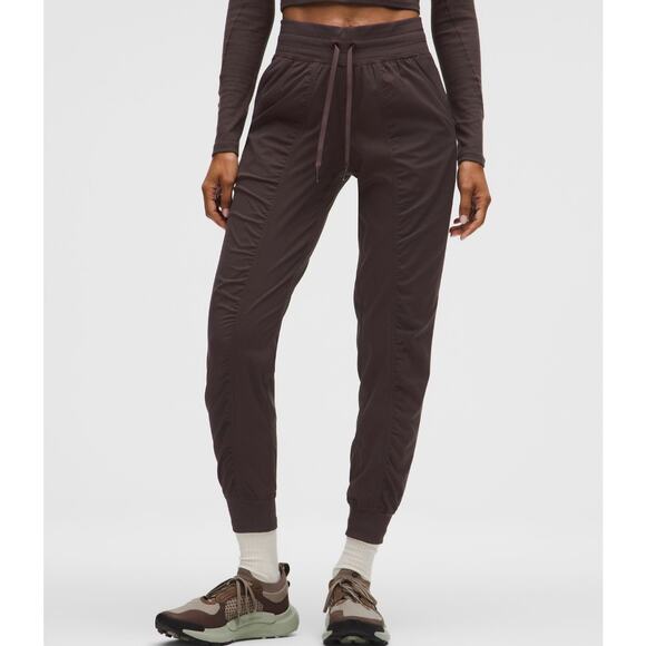 Lululemon dance mid rise jogger in black. Size 6. 28" inseam - Picture 1 of 9